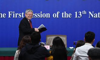 記者會(huì)后，劉永富準(zhǔn)備離開(kāi)