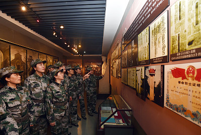 新華社評(píng)論員：抓住&ldquo;關(guān)鍵少數(shù)&rdquo; 發(fā)揮表率作用