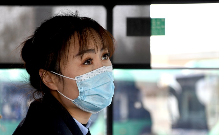 黃菲：眼睛會(huì)&ldquo;說話&rdquo;的公交女車長