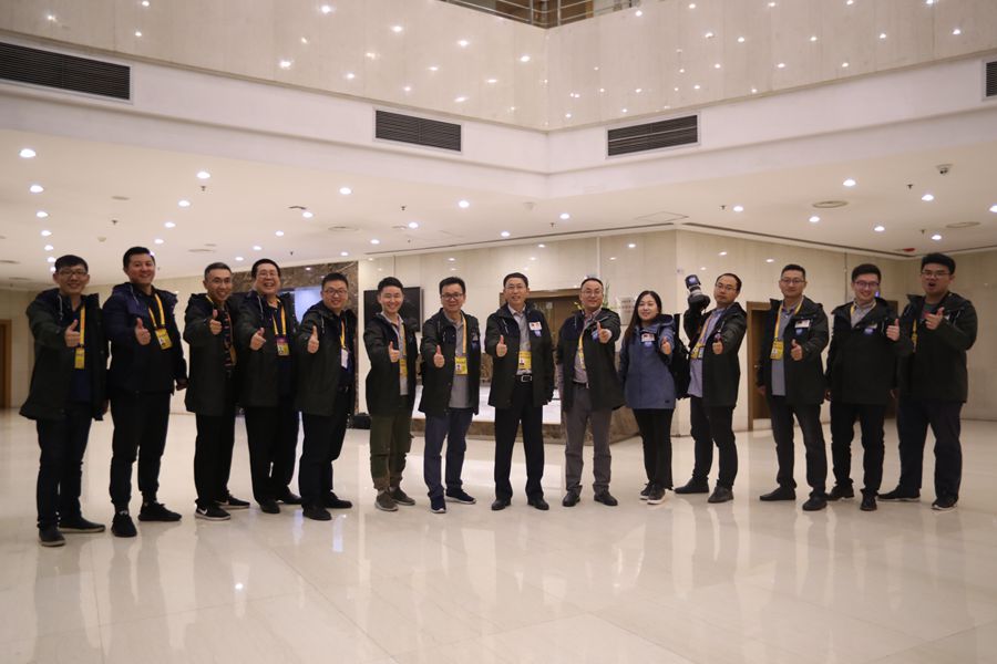 新華網(wǎng)國(guó)慶前方報(bào)道團(tuán)隊(duì)，出發(fā)啦！