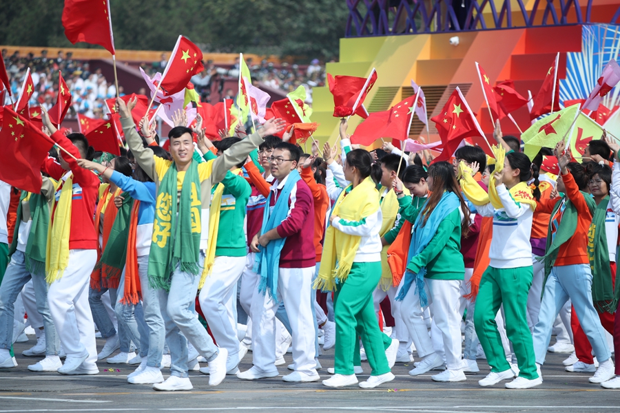 群眾大游行，歡樂(lè)的海洋！