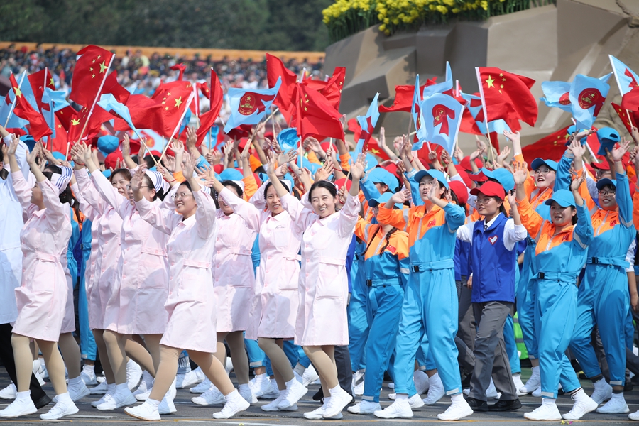 群眾大游行，歡樂(lè)的海洋！