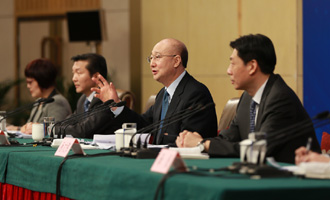 支樹(shù)平就&ldquo;質(zhì)量提升&rdquo;問(wèn)題回答記者提問(wèn)