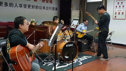 追夢中國人|侯孝輝：左手方向盤，右手麥克風