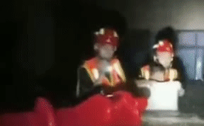 整理箱變小船 小朋友，消防員叔叔來了！