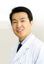 葉子?。罕本┟罓柲垦劭漆t(yī)院院長(zhǎng)