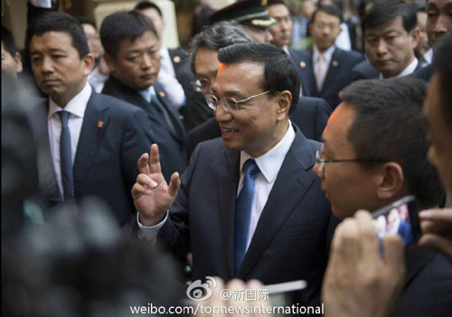 李克強(qiáng)：在非中企了解當(dāng)?shù)匚幕拍茉「?。圖片來(lái)源：&ldquo;新國(guó)際&rdquo;微博。
