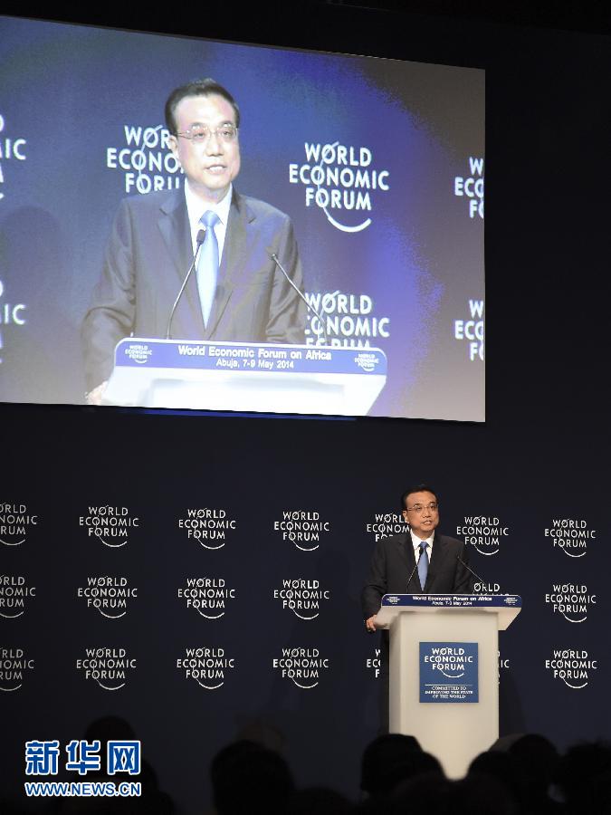 5月8日，中國國務(wù)院總理李克強(qiáng)在阿布賈出席第24屆世界經(jīng)濟(jì)論壇非洲峰會(huì)全會(huì)，發(fā)表題為《共同推動(dòng)非洲發(fā)展邁上新臺(tái)階》的特別致辭。新華社記者 李學(xué)仁 攝 