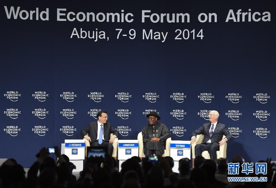  5月8日，中國國務(wù)院總理李克強(qiáng)在阿布賈出席第24屆世界經(jīng)濟(jì)論壇非洲峰會(huì)全會(huì)，發(fā)表題為《共同推動(dòng)非洲發(fā)展邁上新臺(tái)階》的特別致辭。新華社記者 李學(xué)仁 攝 
