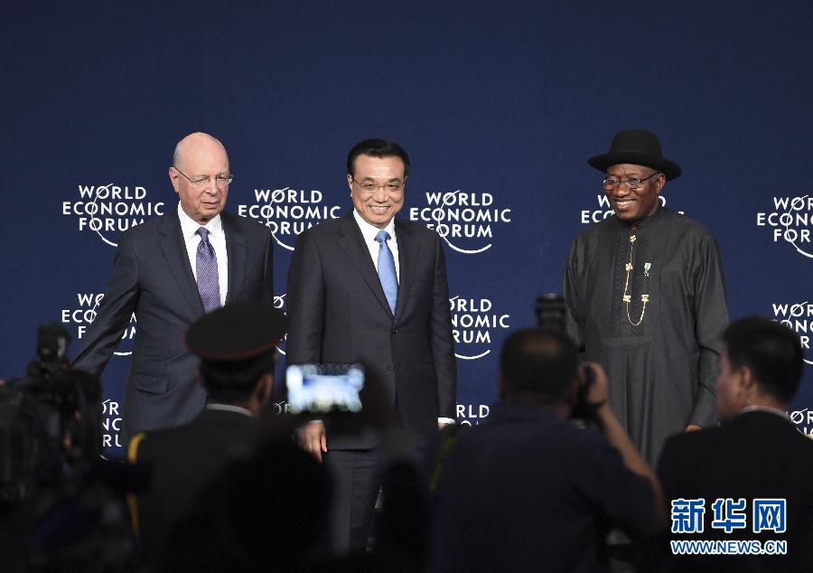 5月8日，中國國務(wù)院總理李克強(qiáng)在阿布賈出席第24屆世界經(jīng)濟(jì)論壇非洲峰會(huì)全會(huì)，發(fā)表題為《共同推動(dòng)非洲發(fā)展邁上新臺(tái)階》的特別致辭。新華社記者 李學(xué)仁 攝 