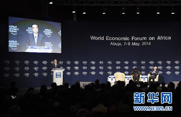 5月8日，中國國務(wù)院總理李克強(qiáng)在阿布賈出席第24屆世界經(jīng)濟(jì)論壇非洲峰會(huì)全會(huì)，發(fā)表題為《共同推動(dòng)非洲發(fā)展邁上新臺(tái)階》的特別致辭。新華社記者 李學(xué)仁 攝 
