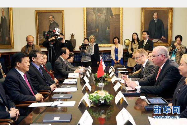 6月13日，中共中央政治局常委、中央書記處書記劉云山在赫爾辛基會見芬蘭議長海內(nèi)盧奧馬。 新華社記者姚大偉攝