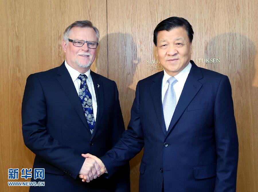 6月14日，中共中央政治局常委、中央書記處書記劉云山在芬蘭羅瓦涅米會見羅瓦涅米市長羅特沃寧。 新華社記者姚大偉攝