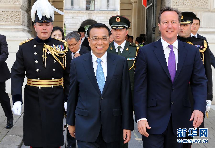 6月17日，中國國務(wù)院總理李克強在倫敦唐寧街10號首相府同英國首相卡梅倫舉行中英總理年度會晤。新華社記者 龐興雷 攝