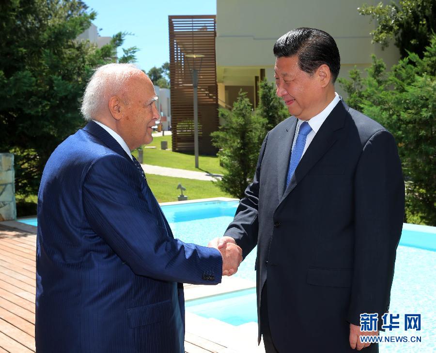 7月13日，中國國家主席習(xí)近平在希臘羅德島會(huì)見希臘總統(tǒng)帕普利亞斯。 新華社記者 蘭紅光 攝