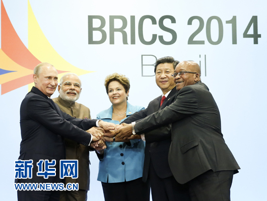 這是習(xí)近平同出席會晤的巴西總統(tǒng)羅塞夫、俄羅斯總統(tǒng)普京、印度總理莫迪、南非總統(tǒng)祖馬合影。新華社記者 蘭紅光 攝
