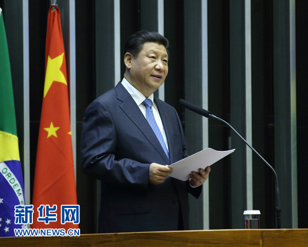 7月16日，國家主席習(xí)近平在巴西國會(huì)發(fā)表《弘揚(yáng)傳統(tǒng)友好共譜合作新篇》的演講。 新華社記者 蘭紅光 攝 