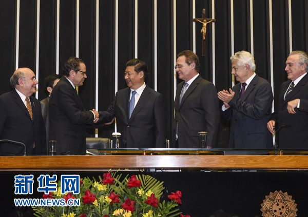 7月16日，國家主席習(xí)近平在巴西國會(huì)發(fā)表《弘揚(yáng)傳統(tǒng)友好共譜合作新篇》的演講。 新華社記者 李學(xué)仁 攝 