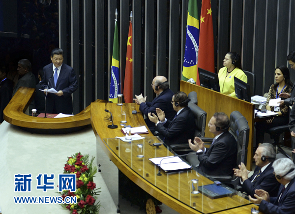 7月16日，國家主席習(xí)近平在巴西國會(huì)發(fā)表《弘揚(yáng)傳統(tǒng)友好共譜合作新篇》的演講。 新華社記者 劉建生 攝