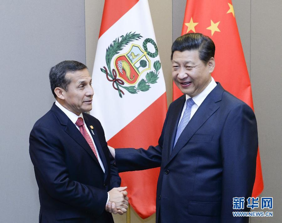 7月16日，國(guó)家主席習(xí)近平在巴西首都巴西利亞會(huì)見(jiàn)秘魯總統(tǒng)烏馬拉。新華社記者 劉建生 攝 