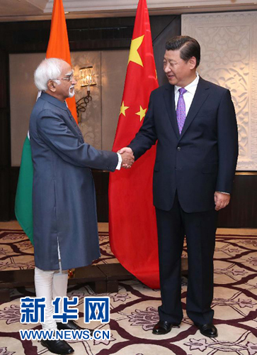 9月18日，國(guó)家主席習(xí)近平在新德里會(huì)見(jiàn)印度副總統(tǒng)兼聯(lián)邦院議長(zhǎng)安薩里。 新華社記者 龐興雷 攝