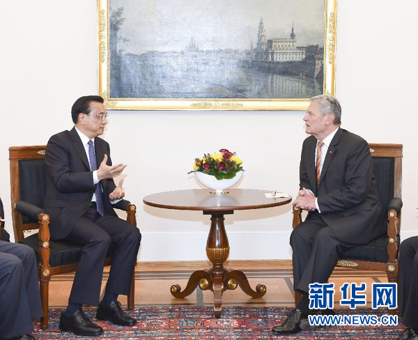 10月10日，國(guó)務(wù)院總理李克強(qiáng)在柏林會(huì)見德國(guó)總統(tǒng)高克。 新華社記者 李學(xué)仁 攝