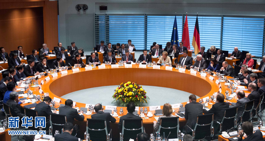 10月10日，中國國務(wù)院總理李克強在柏林與德國總理默克爾共同主持第三輪中德政府磋商。 新華社記者 李學仁 攝 