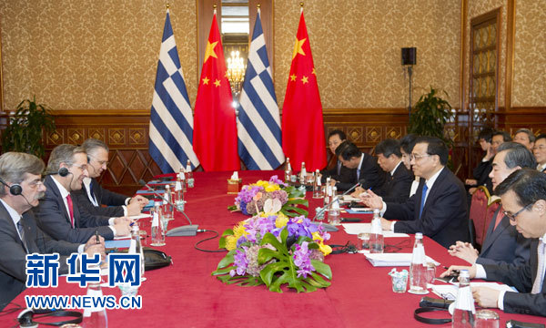 10月16日，中國國務(wù)院總理李克強(qiáng)在意大利米蘭會(huì)見希臘總理薩馬拉斯。 新華社記者 謝環(huán)馳 攝