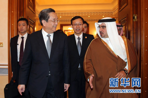 11月6日，正在巴林進(jìn)行正式友好訪問的全國政協(xié)主席俞正聲在麥納麥會見巴林王儲薩勒曼。 新華社記者劉衛(wèi)兵攝