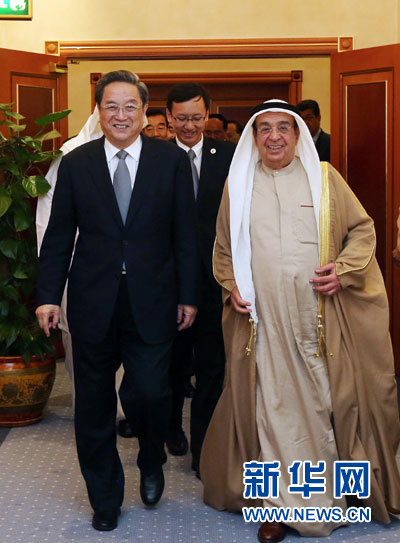 11月6日，正在巴林進(jìn)行正式友好訪問的全國政協(xié)主席俞正聲在麥納麥會見巴林副首相穆罕默德。 新華社記者劉衛(wèi)兵攝