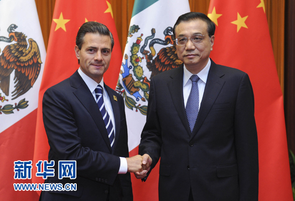 11月11日，國務(wù)院總理李克強(qiáng)在北京人民大會堂會見來華進(jìn)行國事訪問并出席亞太經(jīng)合組織第二十二次領(lǐng)導(dǎo)人非正式會議的墨西哥總統(tǒng)培尼亞。新華社記者張鐸 攝 