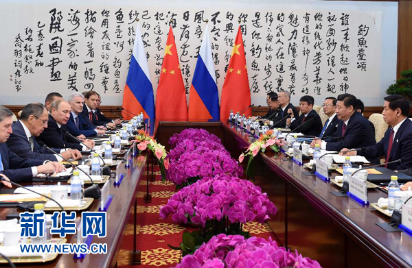 11月9日，中國(guó)國(guó)家主席習(xí)近平在北京釣魚(yú)臺(tái)國(guó)賓館會(huì)見(jiàn)俄羅斯總統(tǒng)普京。新華社記者 饒愛(ài)民 攝