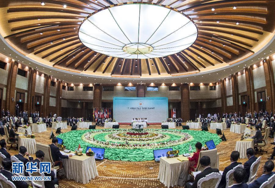 11月13日，中國國務(wù)院總理李克強(qiáng)在緬甸首都內(nèi)比都出席第17次東盟與中日韓（10+3）領(lǐng)導(dǎo)人會議。 新華社記者 王曄 攝