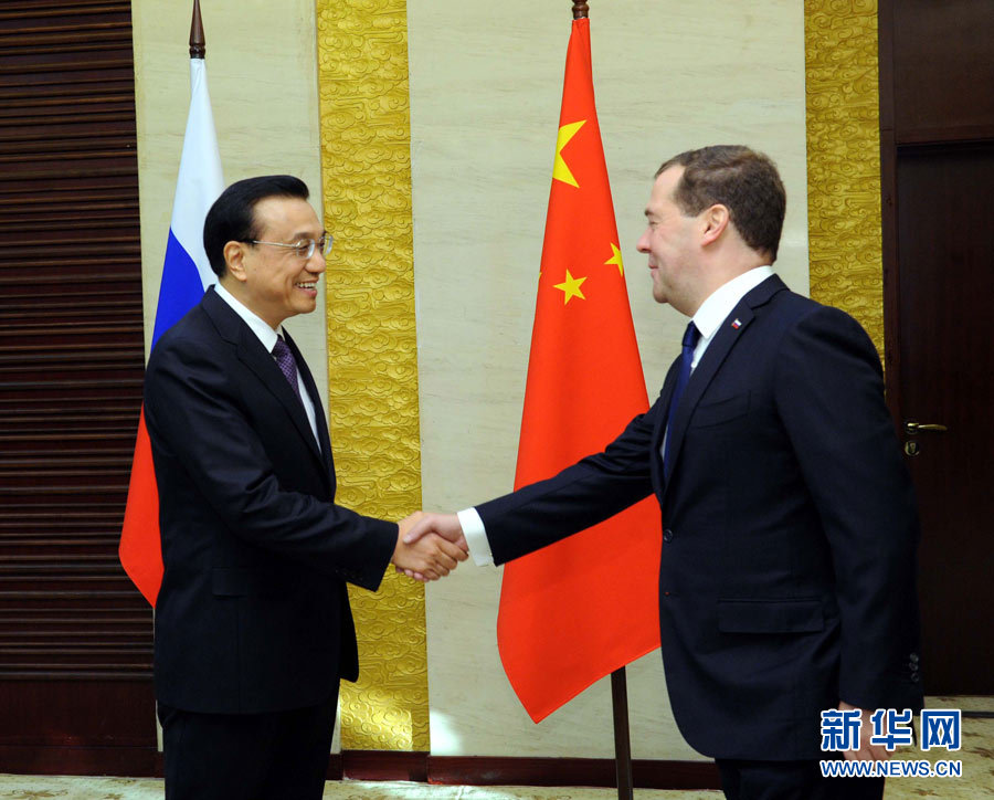 12月15日，中國(guó)國(guó)務(wù)院總理李克強(qiáng)在阿斯塔納會(huì)見俄羅斯總理梅德韋杰夫。 新華社記者 饒愛民 攝