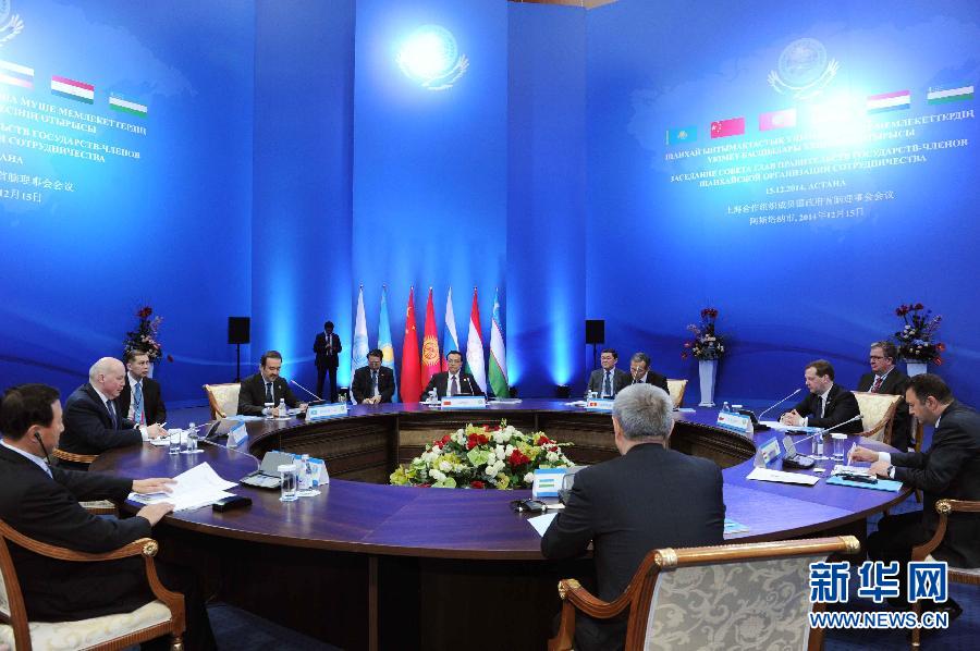 12月15日，中國(guó)國(guó)務(wù)院總理李克強(qiáng)在阿斯塔納出席上海合作組織成員國(guó)政府首腦理事會(huì)第十三次會(huì)議。 新華社記者 饒愛(ài)民 攝 