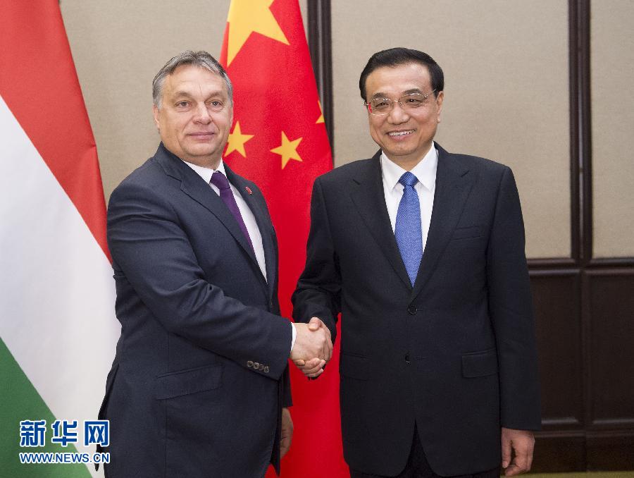 12月17日，中國(guó)國(guó)務(wù)院總理李克強(qiáng)在貝爾格萊德會(huì)見(jiàn)匈牙利總理歐爾班。 新華社記者黃敬文攝 