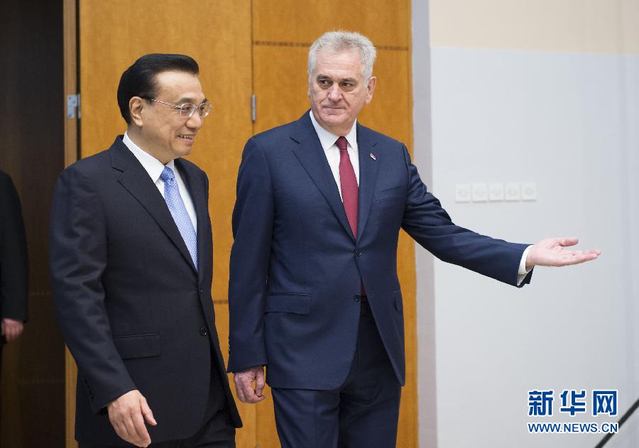 12月18日，國務院總理李克強在貝爾格萊德會見塞爾維亞總統(tǒng)尼科利奇。 新華社記者 黃敬文 攝 