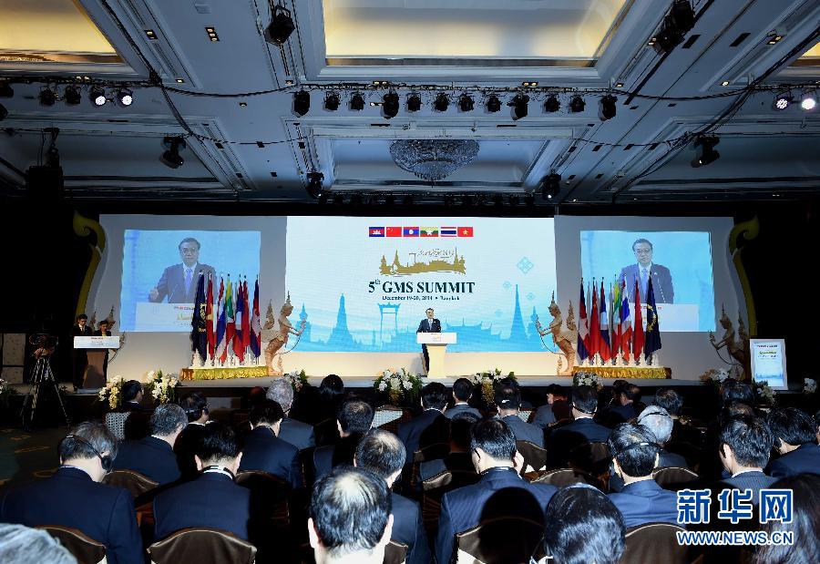 12月20日，中國國務(wù)院總理李克強(qiáng)在曼谷出席大湄公河次區(qū)域經(jīng)濟(jì)合作領(lǐng)導(dǎo)人第五次會議。這是李克強(qiáng)在開幕式上致辭。 新華社記者饒愛民攝 