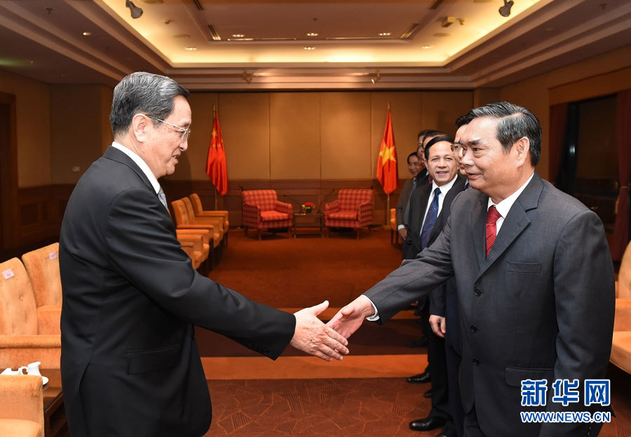 12月25日至27日，中共中央政治局常委、全國(guó)政協(xié)主席俞正聲對(duì)越南進(jìn)行正式訪問(wèn)。這是12月25日，俞正聲在河內(nèi)會(huì)見越共中央書記處常務(wù)書記黎鴻英。 新華社記者劉建生攝