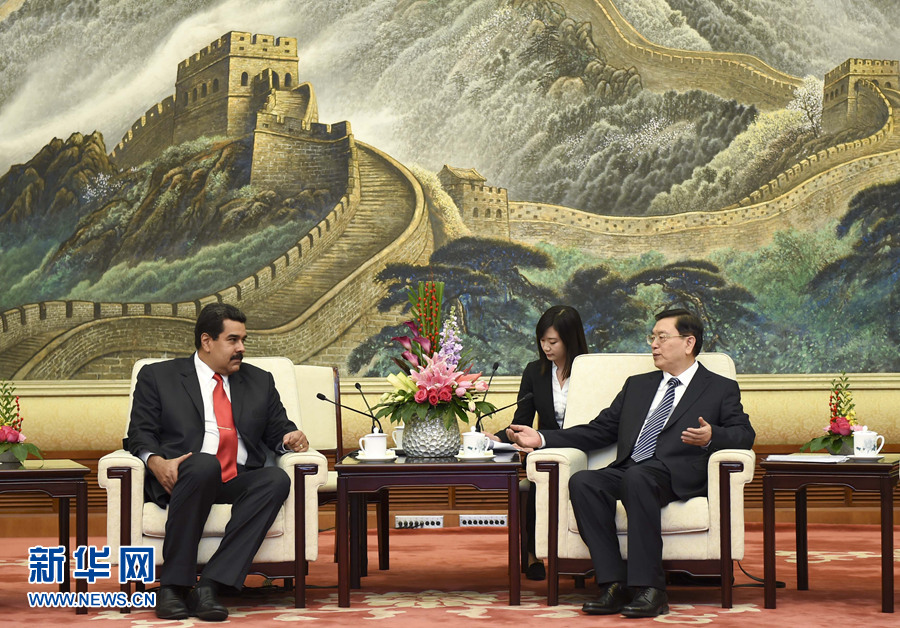 1月8日，全國人大常委會委員長張德江在北京人民大會堂會見委內(nèi)瑞拉總統(tǒng)馬杜羅。 新華社記者 張鐸 攝 