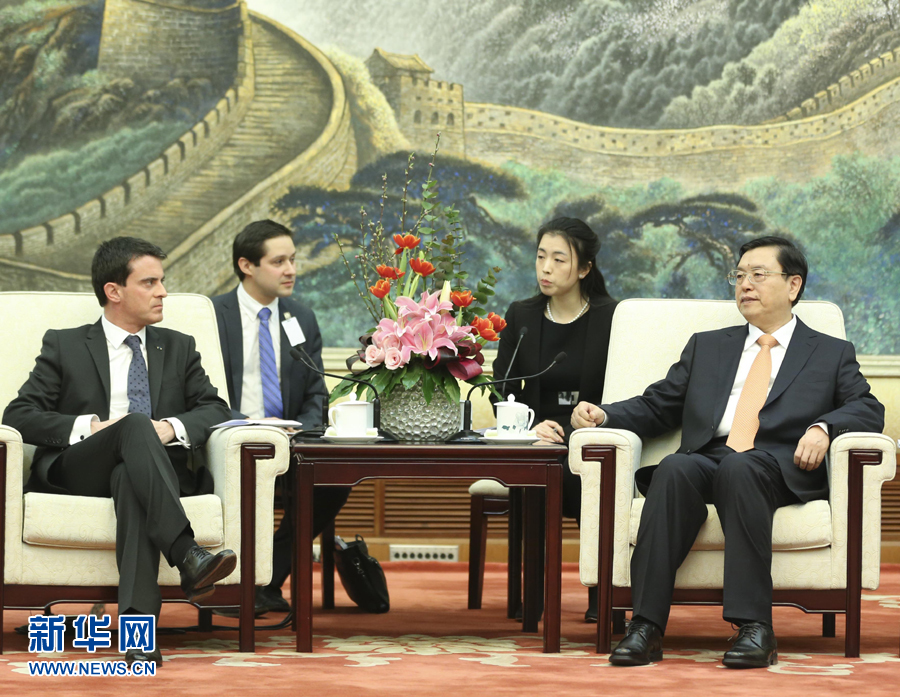 1月30日，中國全國人大常委會委員長張德江在北京人民大會堂會見法國總理瓦爾斯。 新華社記者丁林 攝 