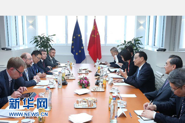 當(dāng)?shù)貢r(shí)間6月29日上午，國(guó)務(wù)院總理李克強(qiáng)在布魯塞爾會(huì)見歐洲議會(huì)議長(zhǎng)舒爾茨。 新華社記者 龐興雷 攝
