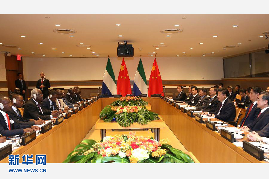 9月27日，國(guó)家主席習(xí)近平在紐約會(huì)見(jiàn)塞拉利昂總統(tǒng)科羅馬。新華社記者 龐興雷 攝