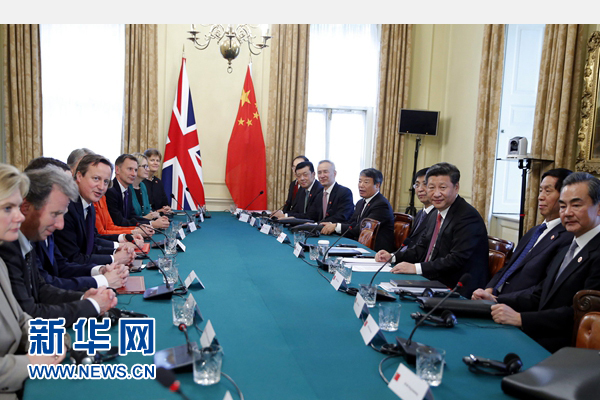 10月21日，國家主席習(xí)近平在倫敦唐寧街首相府同英國首相卡梅倫舉行會談。 新華社記者 鞠鵬 攝 