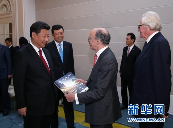 10月22日，國(guó)家主席習(xí)近平在倫敦集體會(huì)見英國(guó)前首相布朗等英國(guó)友人。新華社記者 龐興雷 攝 