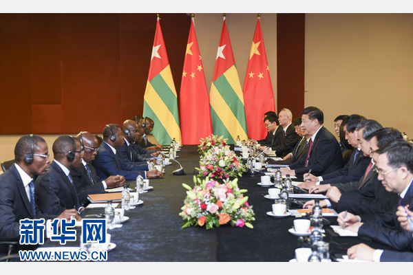 12月3日，國家主席習(xí)近平在約翰內(nèi)斯堡會(huì)見多哥總統(tǒng)福雷。新華社記者 謝環(huán)馳 攝 