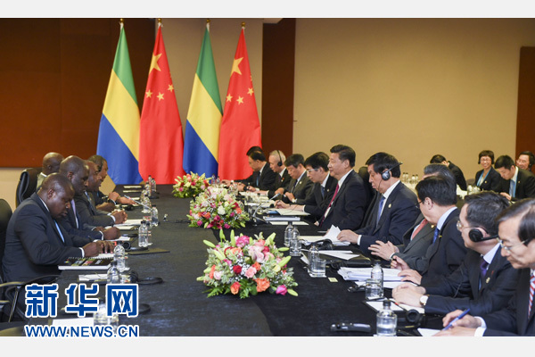 12月3日，國家主席習(xí)近平在約翰內(nèi)斯堡會見加蓬總統(tǒng)邦戈。新華社記者 謝環(huán)馳 攝 