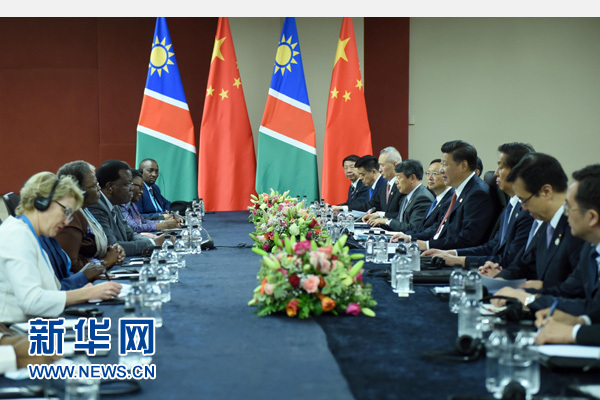 12月4日，國(guó)家主席習(xí)近平在約翰內(nèi)斯堡會(huì)見(jiàn)納米比亞總統(tǒng)根哥布。 新華社記者 張鐸 攝