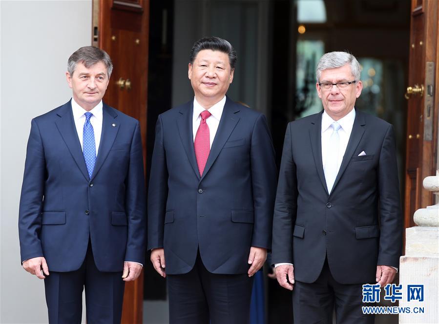 6月20日，國家主席習近平在華沙瓦津基公園水上宮殿會見波蘭參議長卡切夫斯基（右）和眾議長庫赫欽斯基。 新華社記者 姚大偉 攝  