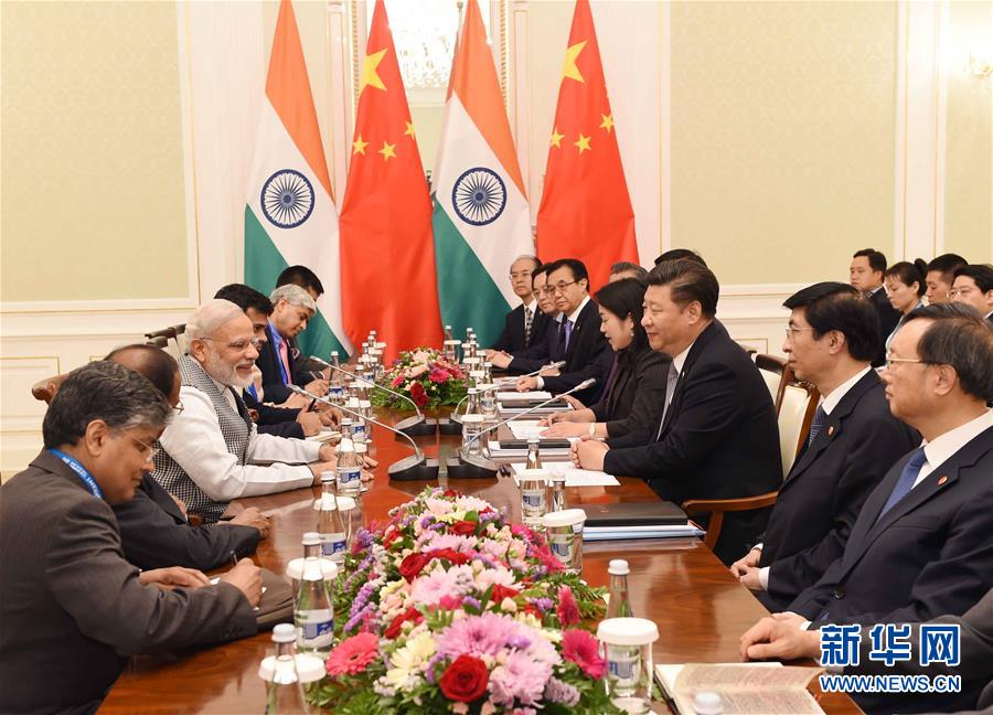 6月23日，國家主席習(xí)近平在烏茲別克斯坦塔什干會見印度總理莫迪。新華社記者 饒愛民攝
